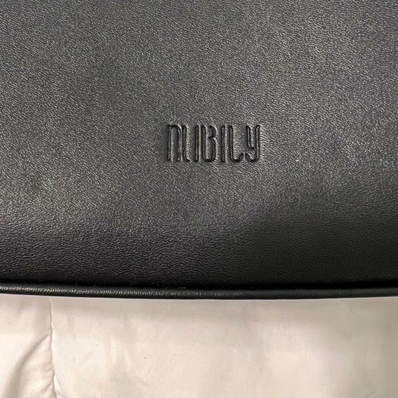 (Open to offers) Gently used laptop tote bag. Can fit 15.6 laptop - Picture 3 of 17